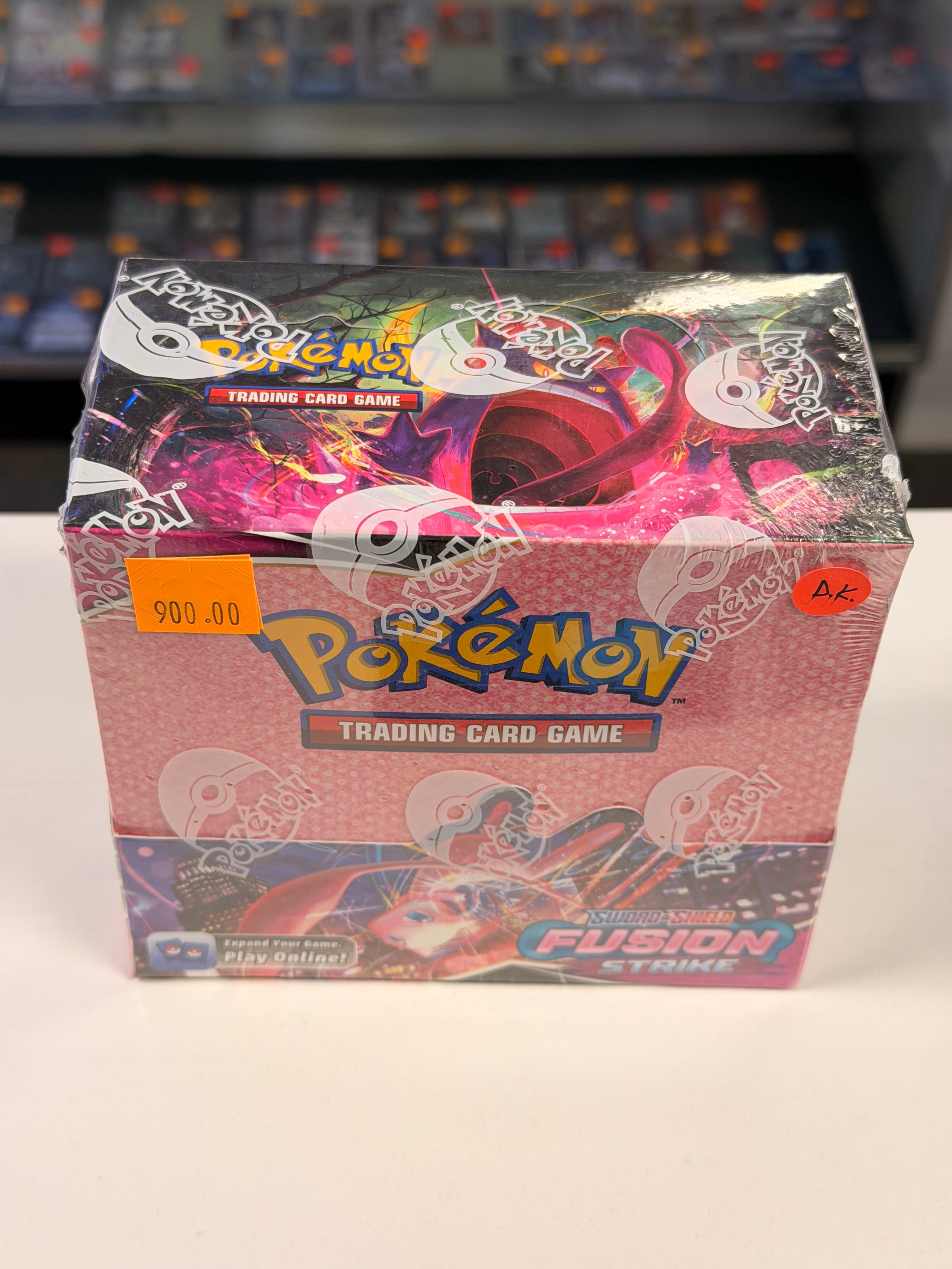 Pokémon TCG: Sword & Shield - Fusion Strike Booster Box (36 Packs)